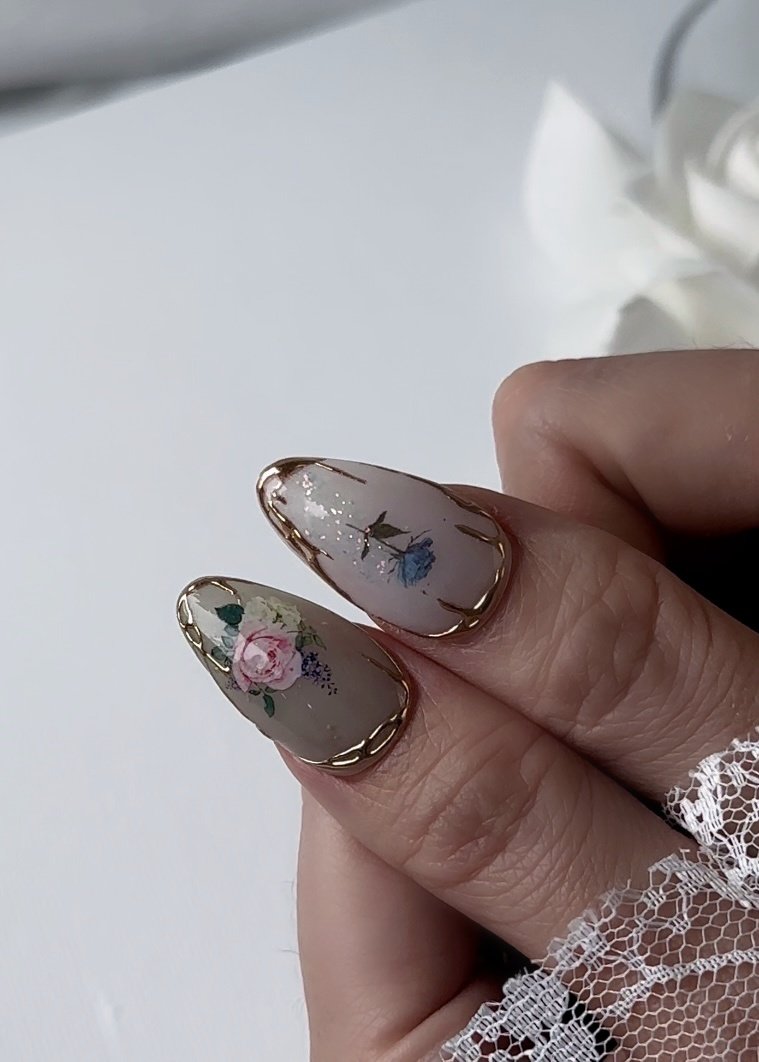 Close-up view of English Rose Garden-Royal Foret press-on nails featuring elegant and classic design with regal details