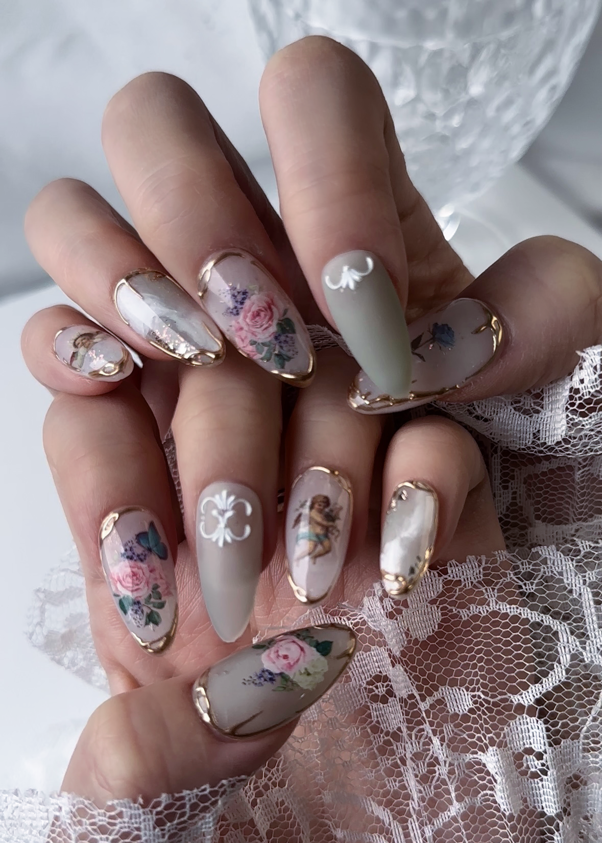 Close-up view of English Rose Garden-Royal Foret press-on nails featuring elegant and classic design with regal details